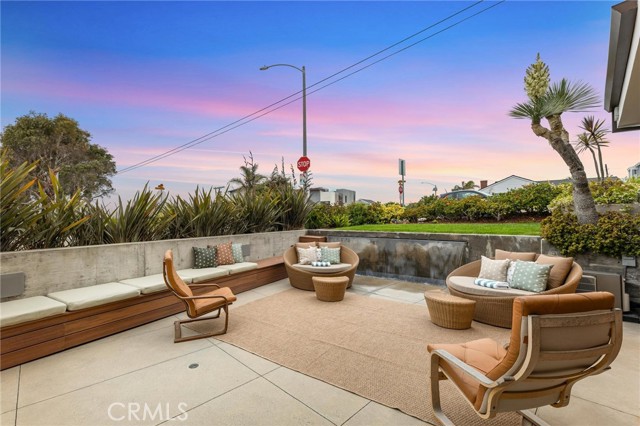 2114 Manhattan Ave, Hermosa Beach CA: https://media.crmls.org/medias/70b5b75a-666e-490c-a814-f4cac49991d5.jpg