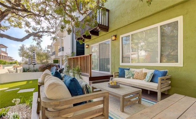 401 18th Street, Manhattan Beach, California 90266, 5 Bedrooms Bedrooms, ,2 BathroomsBathrooms,Residential,Sold,18th,SB22140138