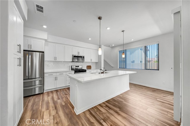 1458 E Laurelwood Drive, San Bernardino CA: https://media.crmls.org/medias/70b644d2-d154-4b20-a64b-87df100b0483.jpg
