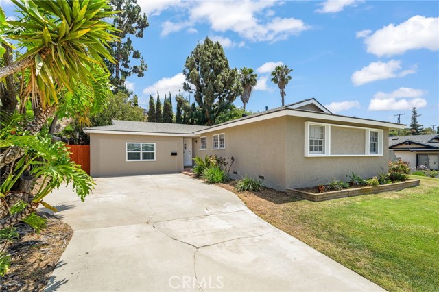 1414 East Baldwin Avenue, Orange CA: https://media.crmls.org/medias/70b674b7-9a71-4552-95b4-dc05c770e515.jpg