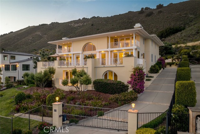 Detail Gallery Image 1 of 1 For 34 Bluff Dr, Pismo Beach,  CA 93449 - 5 Beds | 5/1 Baths