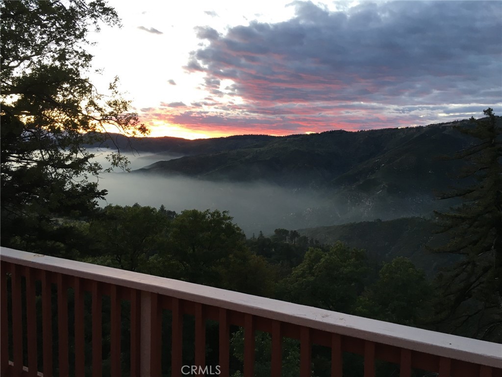 https://media.crmls.org/medias/70b79b49-db4f-4e2d-9264-582e36be706f.jpg?preset=X-Large