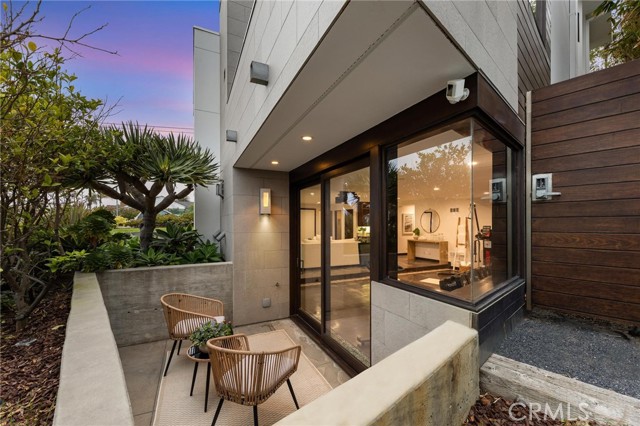 2114 Manhattan Ave, Hermosa Beach CA: https://media.crmls.org/medias/70b80dbe-da49-42ce-a12a-c5c49f9b2de1.jpg