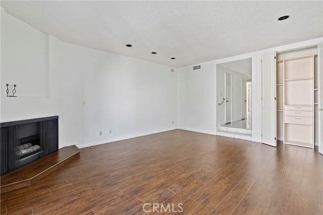 5333 Zelzah Avenue, Encino CA: https://media.crmls.org/medias/70b81c48-9df5-482e-8970-a0100f5e53bd.jpg