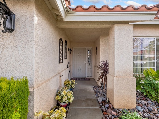 Detail Gallery Image 2 of 26 For 13477 Lakeside, Victorville,  CA 92395 - 3 Beds | 2 Baths