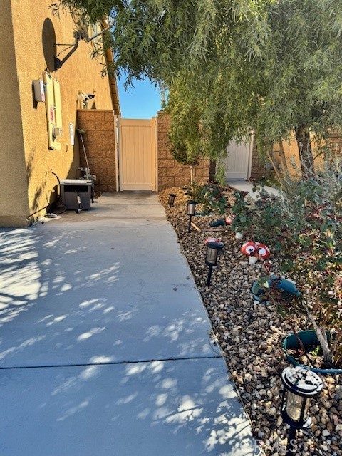 Detail Gallery Image 4 of 29 For 12031 Foster, Victorville,  CA 92392 - 5 Beds | 3 Baths