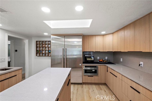 Detail Gallery Image 9 of 67 For 22731 Canyon Lake Dr, Canyon Lake,  CA 92587 - 4 Beds | 4 Baths