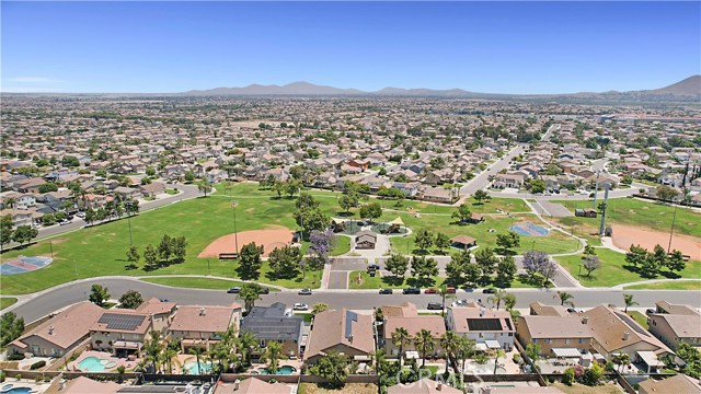 Detail Gallery Image 5 of 66 For 7277 Cobble Creek Dr, Corona,  CA 92880 - 5 Beds | 2/1 Baths