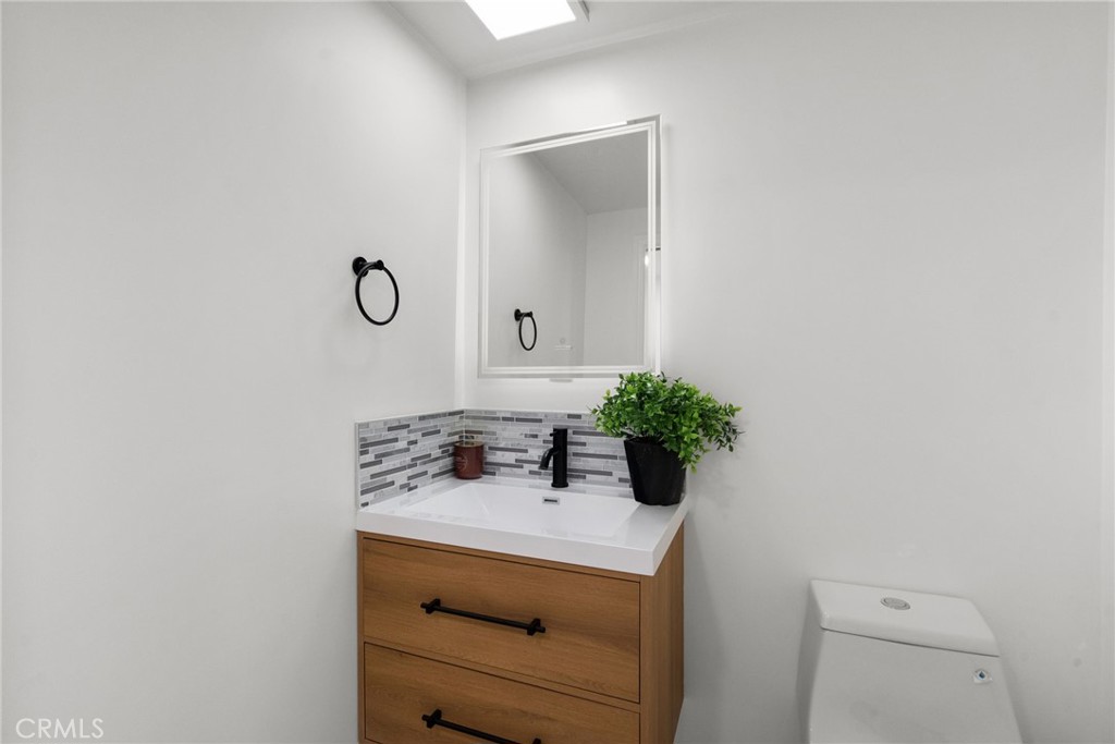 https://media.crmls.org/medias/70bbedfd-d7ea-49e5-ac5e-50367ebb7eb2.jpg?preset=X-Large