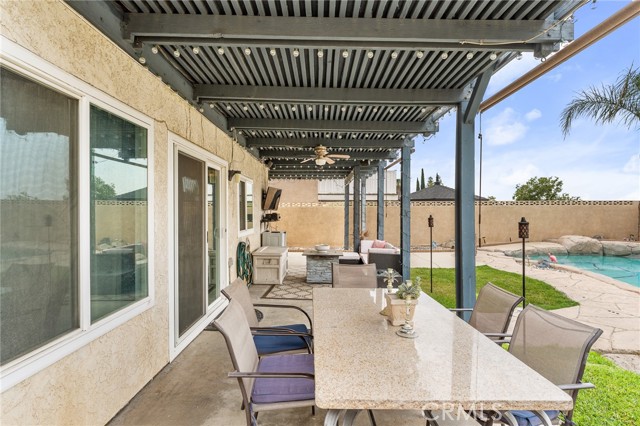 6264 N Beechwood Avenue, San Bernardino CA: https://media.crmls.org/medias/70bc02e8-6b4d-46bb-adb7-f6751a4503bd.jpg
