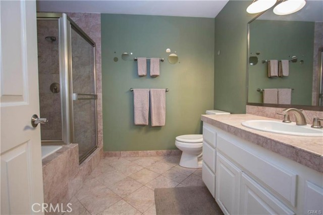 Detail Gallery Image 10 of 21 For 1521 Artesia Bld a,  Manhattan Beach,  CA 90266 - 2 Beds | 2/1 Baths