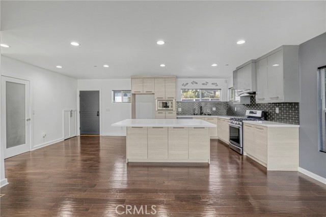 Detail Gallery Image 7 of 41 For 3439 Winslow, Los Angeles,  CA 90026 - 4 Beds | 3 Baths