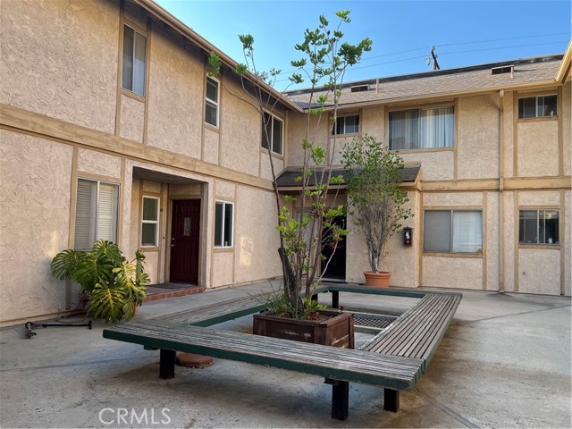 735 Arcadia Avenue, Arcadia CA: https://media.crmls.org/medias/70bc9d30-a86b-4883-8381-66b57e496e4f.jpg