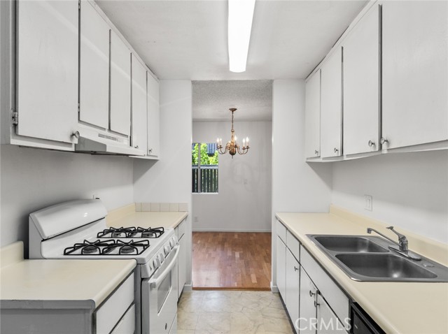4919 Indian Wood Road, Culver City CA: https://media.crmls.org/medias/70be0e4d-148a-4c5f-94fa-b91ce1bf69ee.jpg