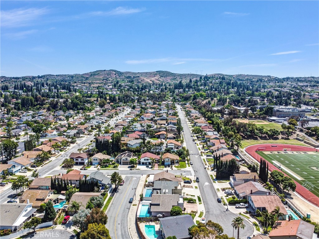 https://media.crmls.org/medias/70be4921-efce-4af4-8ecc-b0adb8619755.jpg?preset=X-Large