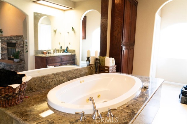 12720 Farmington Street, Oak Hills CA: https://media.crmls.org/medias/70be5931-c675-48aa-b8f8-ced881b3f356.jpg