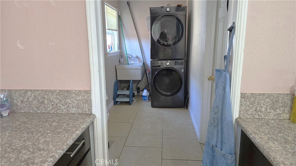 https://media.crmls.org/medias/70bf26de-1eb9-4f01-8329-2add27a5110e.jpg?preset=X-Large