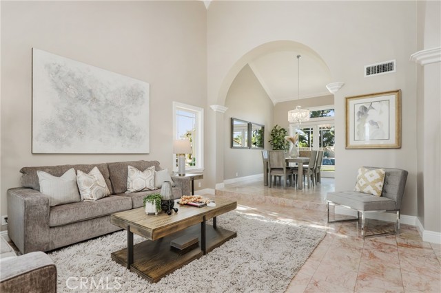 Detail Gallery Image 6 of 68 For 24320 via Arriba Linda, Yorba Linda,  CA 92887 - 5 Beds | 3 Baths