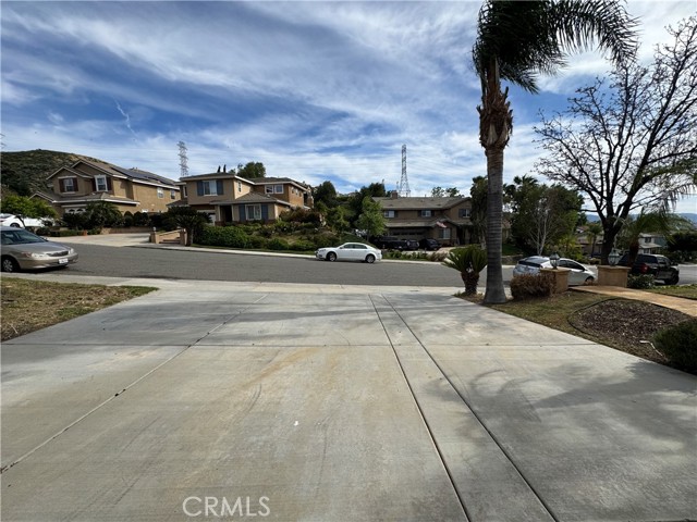 Detail Gallery Image 2 of 57 For 22219 Trinity Pl, Saugus,  CA 91390 - 5 Beds | 3 Baths