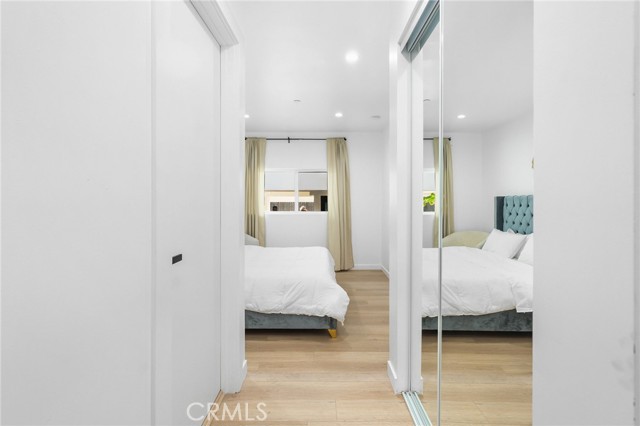 Detail Gallery Image 2 of 24 For 119 S Coroando St #1/2,  Los Angeles,  CA 90057 - 3 Beds | 2 Baths