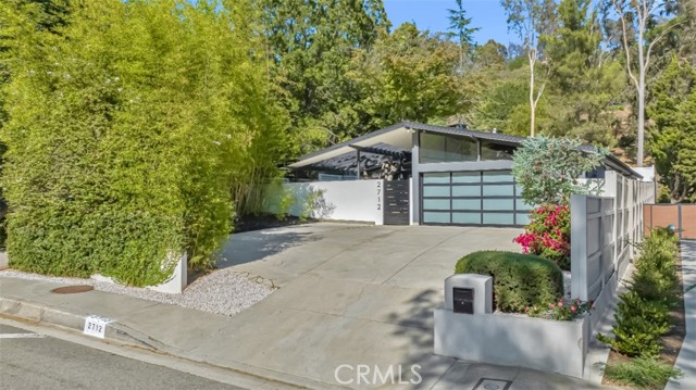 2712 N Beverly Glen Boulevard, Los Angeles CA: https://media.crmls.org/medias/70c1410e-36f0-4bea-aab6-6507304a1ce3.jpg