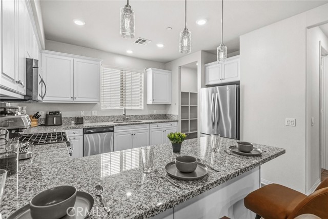 Detail Gallery Image 13 of 40 For 7214 N Chestnut, Van Nuys,  CA 91405 - 2 Beds | 3 Baths