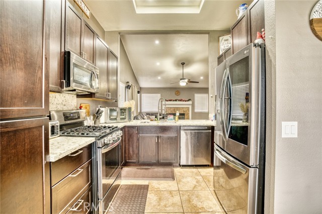 5802 Russ Place, Palmdale CA: https://media.crmls.org/medias/70c222d3-eb04-41a2-9cf6-26c2c5e43eff.jpg