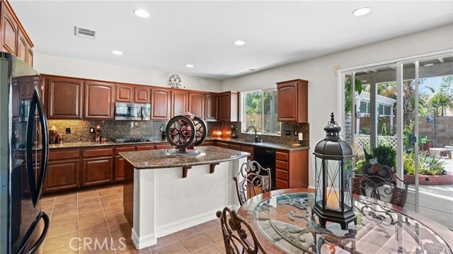 Image 17 of 65 For 13726 Kiwi Avenue