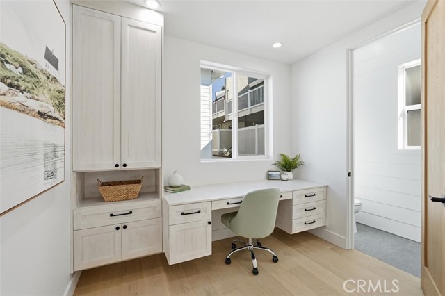 Detail Gallery Image 20 of 45 For 617 N Irena Ave #B,  Redondo Beach,  CA 90277 - 4 Beds | 3/1 Baths