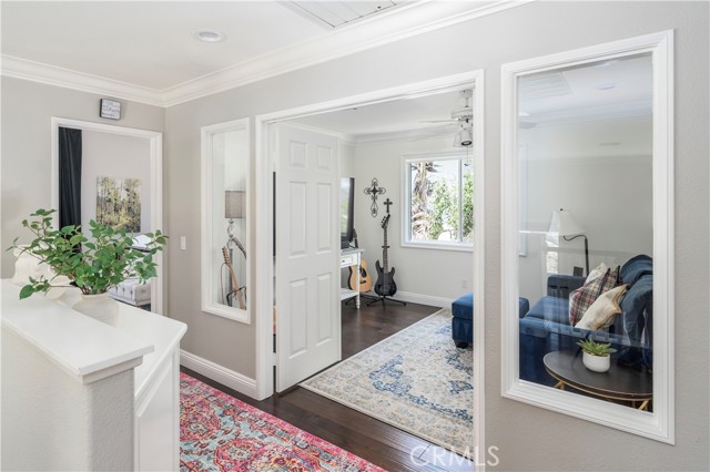 27705 Essex Place, Valencia CA: https://media.crmls.org/medias/70c28d35-689b-466b-af9d-2feca868fb3c.jpg