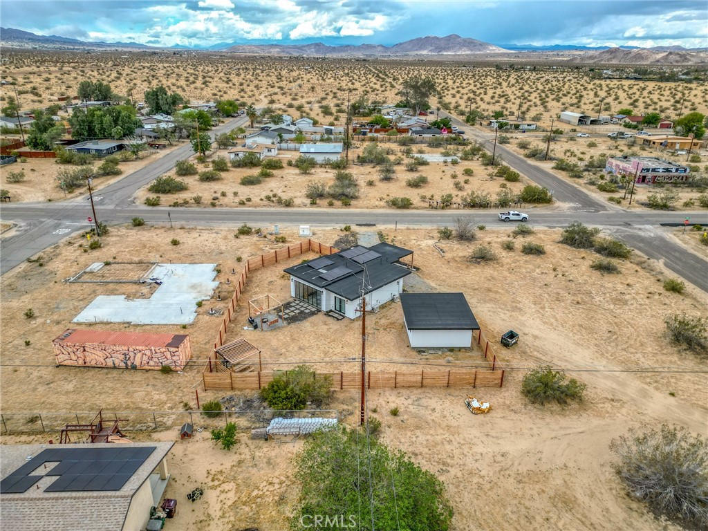 https://media.crmls.org/medias/70c3a6e6-d865-4110-aeed-50bfead3eff4.jpg?preset=X-Large