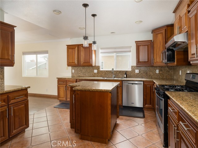 Detail Gallery Image 6 of 28 For 4243 W 176th St, Torrance,  CA 90504 - 4 Beds | 3/1 Baths