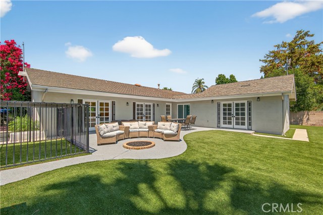 5274 Crebs Avenue, Tarzana CA: https://media.crmls.org/medias/70c489d1-b7f9-4e99-8d46-cc7a40361d77.jpg