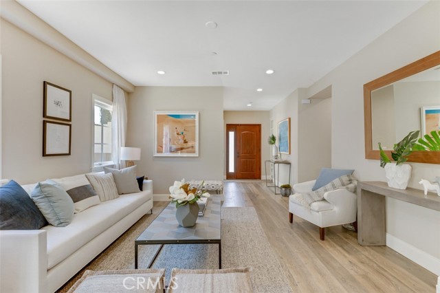 415 California Street, Arcadia CA: https://media.crmls.org/medias/70c492fd-a9f0-4625-978e-eac1bbed9389.jpg