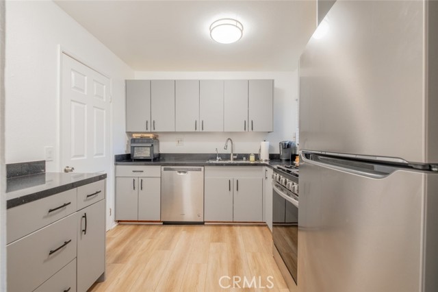 Detail Gallery Image 7 of 21 For 18350 Hatteras St #132,  Tarzana,  CA 91356 - 2 Beds | 2 Baths