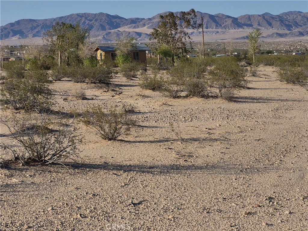 https://media.crmls.org/medias/70c61d12-c0a8-45f1-8c2d-f33575f00f69.jpg?preset=X-Large