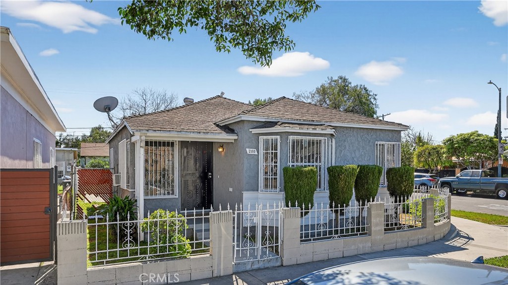 200 E Century Boulevard