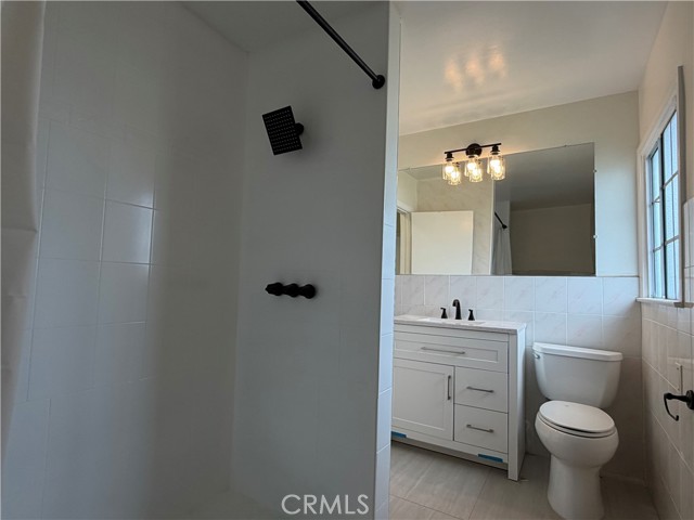 Detail Gallery Image 21 of 30 For 19216 Calvert St, Tarzana,  CA 91335 - 4 Beds | 3 Baths