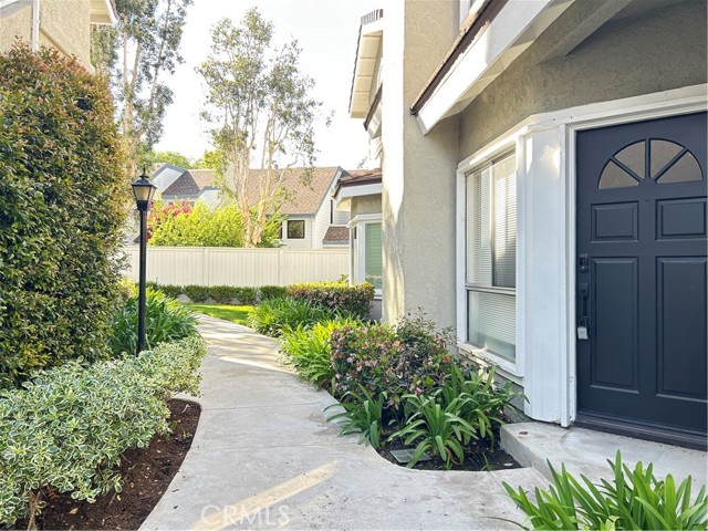 Detail Gallery Image 3 of 27 For 567 Springbrook, Irvine,  CA 92614 - 3 Beds | 2/1 Baths