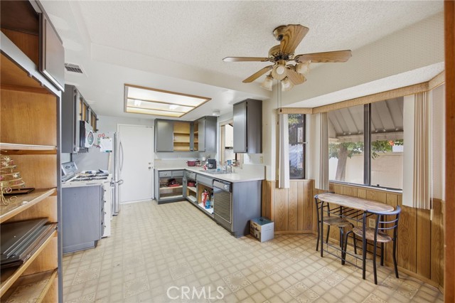 26661 Potomac Drive, Menifee CA: https://media.crmls.org/medias/70c83c86-2404-4e70-8e0f-f14b248e5976.jpg