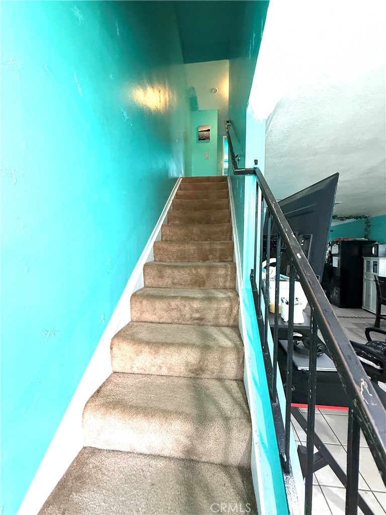 https://media.crmls.org/medias/70c89c33-fab7-405a-8b25-8851f0db4936.jpg?preset=X-Large