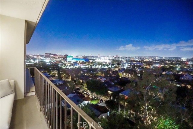 Detail Gallery Image 5 of 75 For 818 N Doheny Dr #908,  West Hollywood,  CA 90069 - 2 Beds | 2 Baths