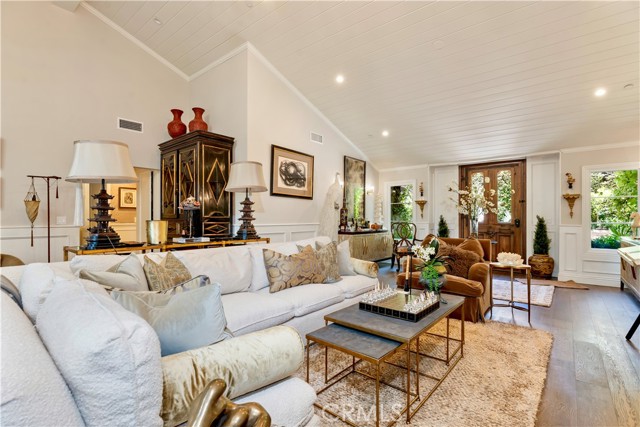 302 W Carter Avenue, Sierra Madre CA: https://media.crmls.org/medias/70c92562-8a4b-4dca-9ed9-2b838c32714a.jpg