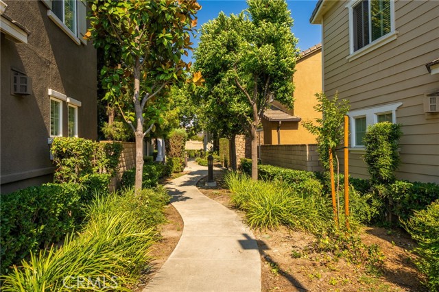 Detail Gallery Image 2 of 43 For 406 N Placer Privado, Ontario,  CA 91764 - 3 Beds | 2/1 Baths