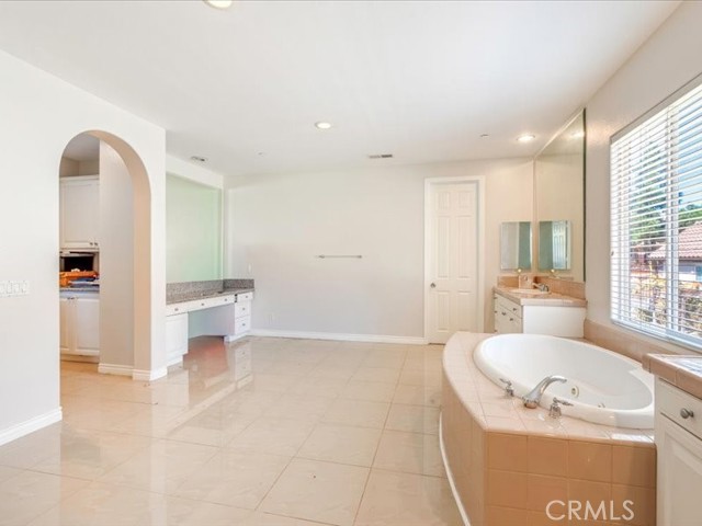 190 Cross Rail Lane, Norco CA: https://media.crmls.org/medias/70ca09fa-53f7-4022-bed2-fcbe5b263e43.jpg
