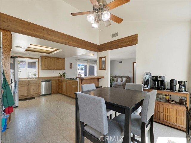 Detail Gallery Image 7 of 33 For 10020 Mason Ave, Chatsworth,  CA 91311 - 3 Beds | 2 Baths