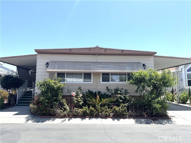 11250 Beach Boulevard, Stanton CA: https://media.crmls.org/medias/70caac71-7bef-43fe-be28-adde2d424ad8.jpg