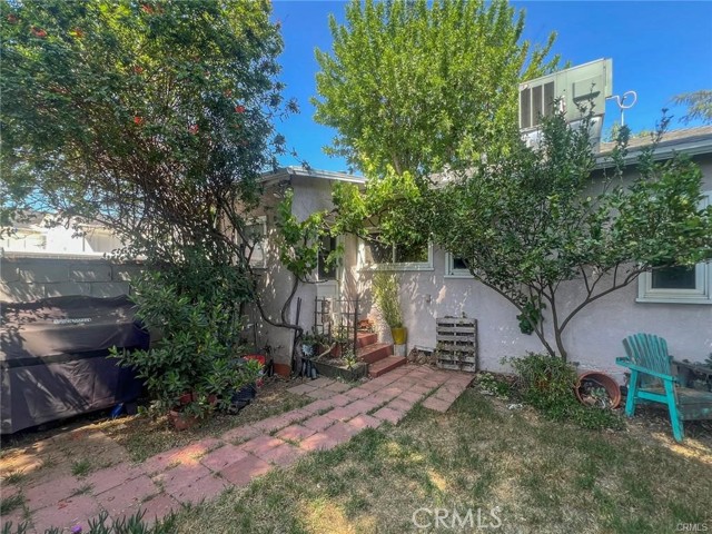 5919 - 5921 Cantaloupe Avenue, Valley Glen CA: https://media.crmls.org/medias/70cb6937-7ac9-4433-9e00-eb03e17798b2.jpg