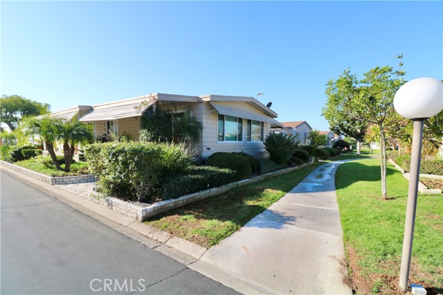 Detail Gallery Image 4 of 22 For 16959 Lake Ridge Way #209,  Yorba Linda,  CA 92886 - 2 Beds | 2 Baths