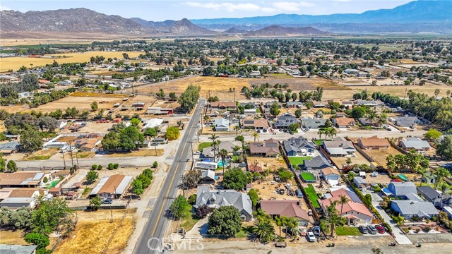 30960 Sunset Avenue, Nuevo CA: https://media.crmls.org/medias/70cc25ca-0f82-41a4-9805-52805edcd7d6.jpg